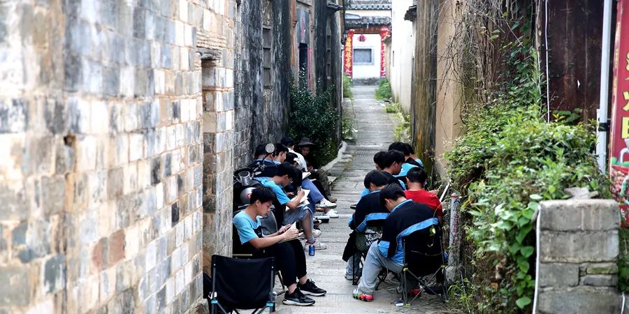 学生写生 (2).jpg 图片